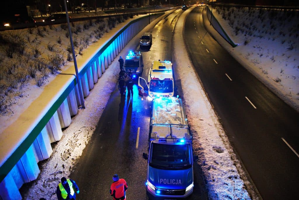Tragedia na ruchliwej drodze w Olsztynie. Kobieta skoczyła na jezdnię Na sygnale Olsztyn, Wiadomości, zShowcase