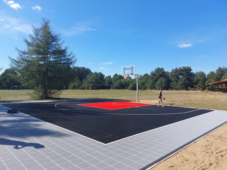 Marszałek wojew&oacute;dztwa przeznacza 820 tys. zł na rozw&oacute;j infrastruktury sportowej w regionie