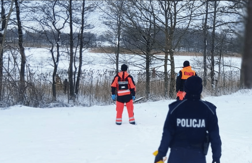 Tragedia na jeziorze. Wędkarz utonął w wyniku załamania się pod nim lodu jezioro Gołdap, Wiadomości, zShowcase