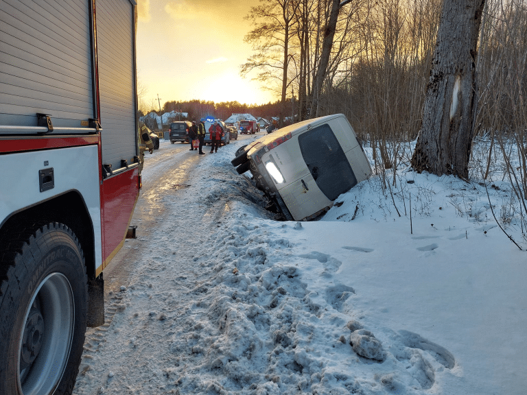 Tomaszkowo &ndash; bus w rowie. Internauci krytykują wysepki