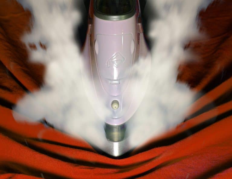 Pielęgnacja ubrań. Jak utrzymać je w idealnym stanie przez lata