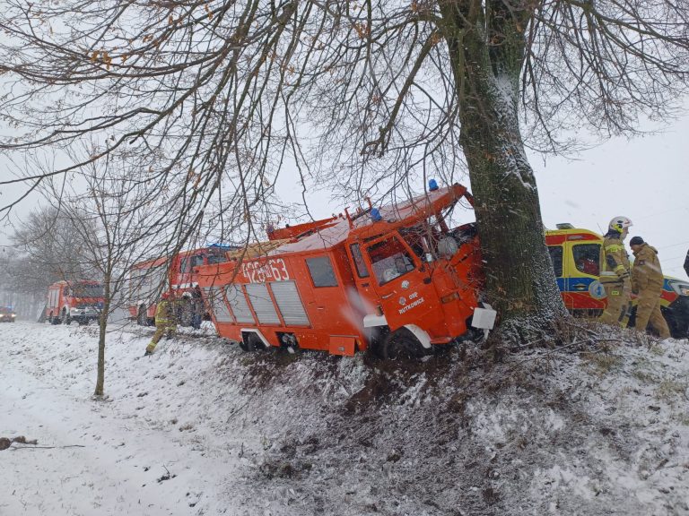 Wypadek ratowników OSP w drodze powrotnej z interwencji
