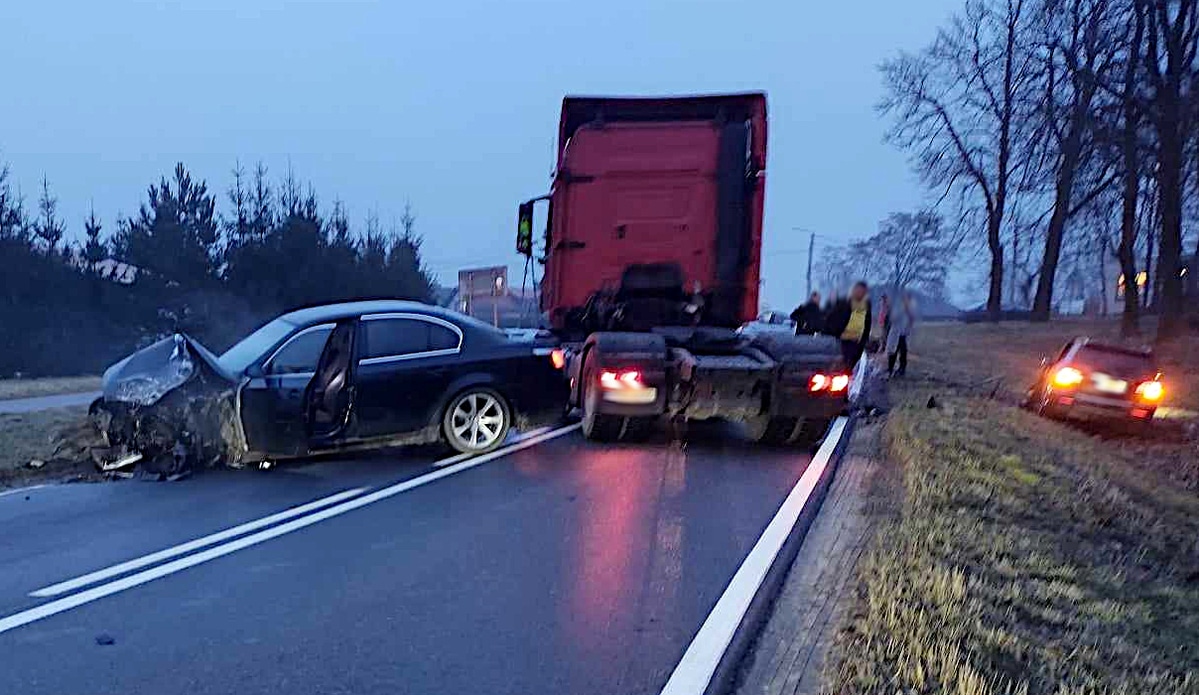 Groźny wypadek z udziałem ciężarnej kobiety na DK16 wypadek Olsztyn, Wiadomości, zPAP