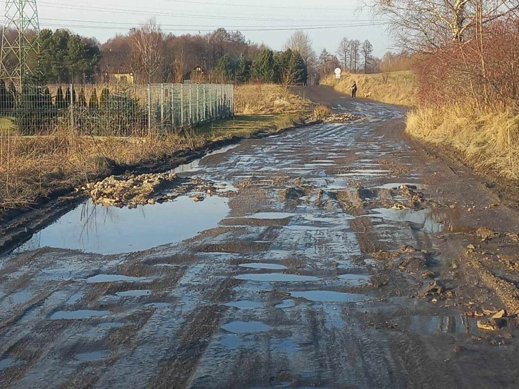 Przygraniczne drogi Olsztyna w opłakanym stanie. Czy tędy dojedzie karetka? ruch drogowy Olsztyn, Wiadomości, zShowcase