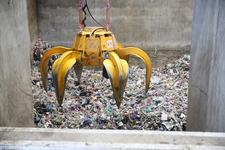 Olsztyn m&oacute;wi &bdquo;nie&rdquo; węglowi. Rusza nowa spalarnia śmieci. Zaglądamy do środka