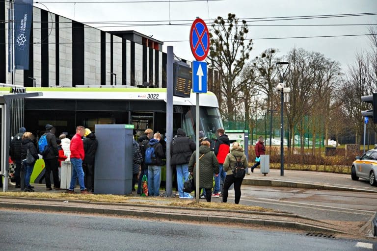 Potrącenie przez tramwaj pod Galerią Warmińską