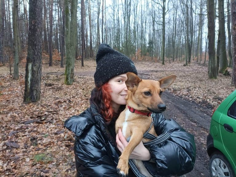 Psi detektyw ratuje bobra! Niezwykła akcja ratunkowa kundelka Lucy