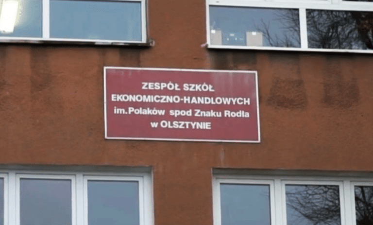 Policja interweniuje w szkole w Olsztynie. Uczniowie z e-papierosem i pałką teleskopową