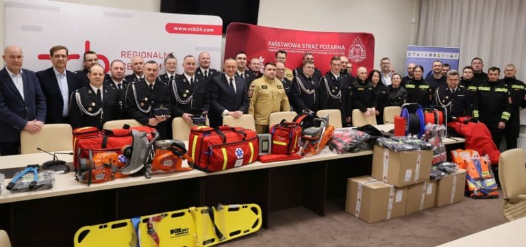 Nowoczesne wyposażenie ratownicze za p&oacute;ł miliona złotych trafia do strażak&oacute;w