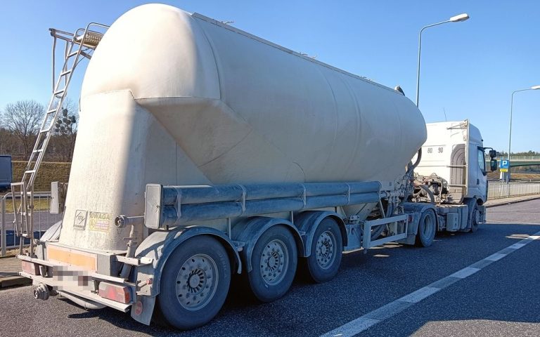 Ciężar&oacute;wka z ładunkiem 27 ton zatrzymana: Felgi pęknięte, osie uszkodzone