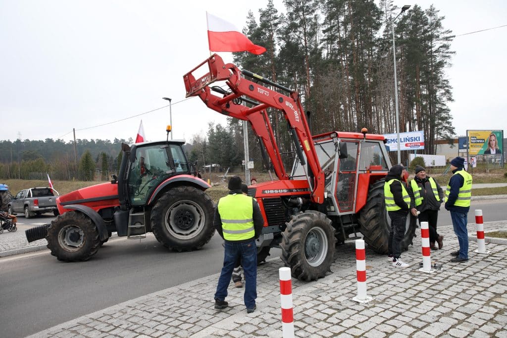 Jak to wygląda? Rolnicy blokują DK51 w Dywitach pod Olsztynem ruch drogowy Olsztyn, Wiadomości, zShowcase