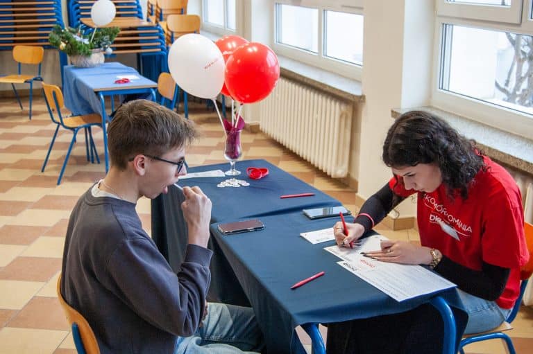 Uczeń z Olsztyna stał się bohaterem, oddając kom&oacute;rki macierzyste swojemu genetycznemu bliźniakowi