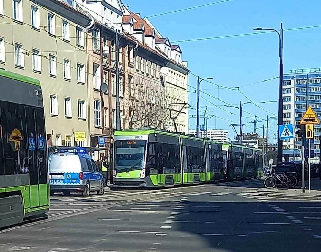 Znaczne opóźnienia w komunikacji. Wypadek w tramwaju na ulicy Kościuszki ruch drogowy Olsztyn, Wiadomości, zShowcase