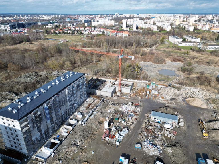 Pomimo protest&oacute;w ratusz wydał kolejne pozwolenia na budowę blok&oacute;w