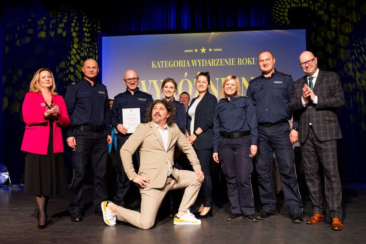 Policjanci z Biskupca świętowali sukces – nagroda za działania profilaktyczne na Gali Sukcesy 2023 kultura Olsztyn, zShowcase