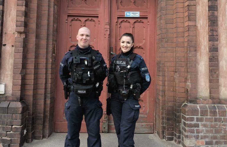 Ryzykując własnym życiem, młodzi policjanci z Olsztyna uratowali ludzi z ognia