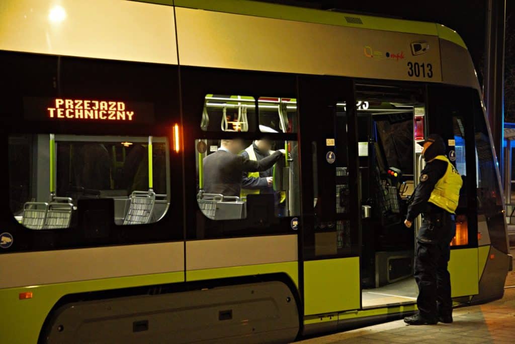 Motorniczy prowadzący tramwaj potrącił pieszego w Olsztynie. Pierwszy wypadek na nowej trasie wypadek Olsztyn, Wiadomości, zShowcase