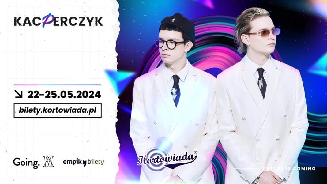 Dwóch mężczyzn w białych garniturach na kolorowym tle.