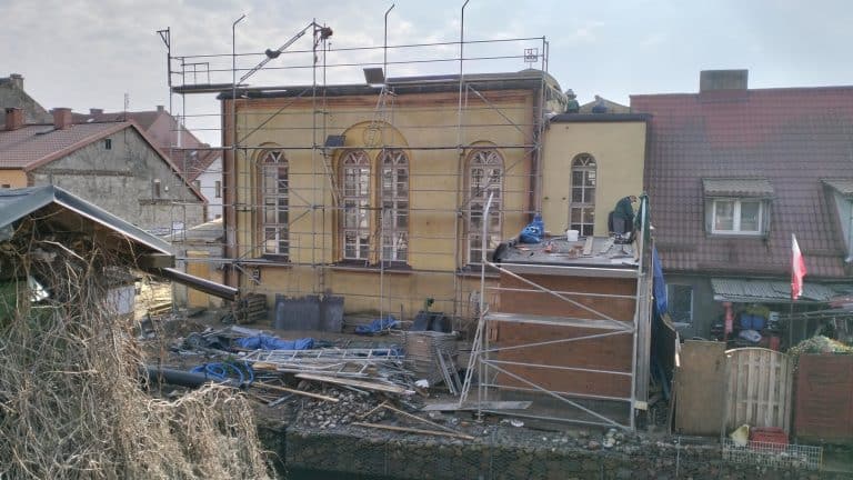 Tajemnice barczewskiej synagogi. Podczas rewitalizacji odkryto historyczne przedmioty