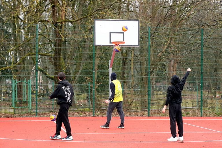 Nowe boisko do koszyk&oacute;wki w Olsztynie: kolejny punkt na sportowej mapie miasta