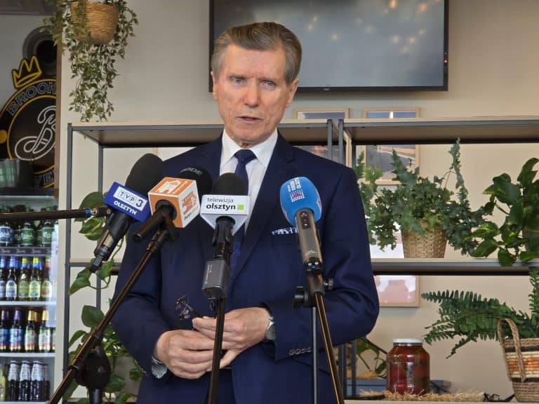 Robert Szewczyk wspiera się partyjnymi kolegami w kampanii wyborczej. Czy Donald Tusk r&oacute;wnież będzie musiał ruszyć na ratunek?