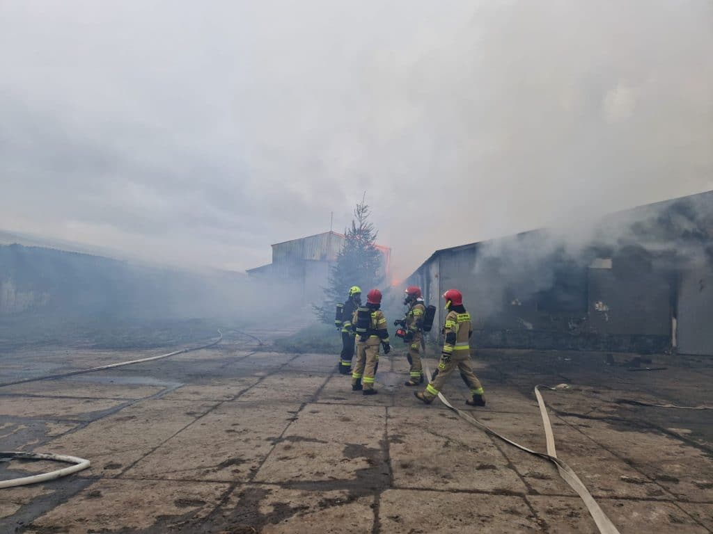 Pożar kurników pod Olsztynem (zdjęcia) straż pożarna Olsztyn, Wiadomości, zShowcase