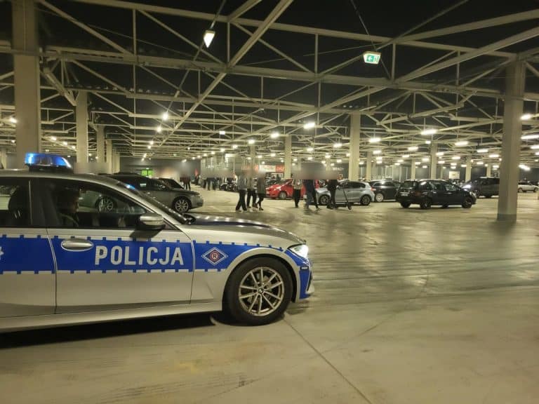 120 pojazd&oacute;w na parkingu Leroy Merlin. Wielu kierowc&oacute;w przestało lubić policjant&oacute;w