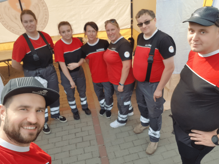 Zmień świat wok&oacute;ł siebie. Wolontariat jako pierwszy krok