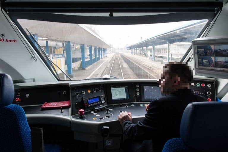 Dyżurni uniknęli zderzenia pociąg&oacute;w, ale nadal są oskarżeni o zaniedbania