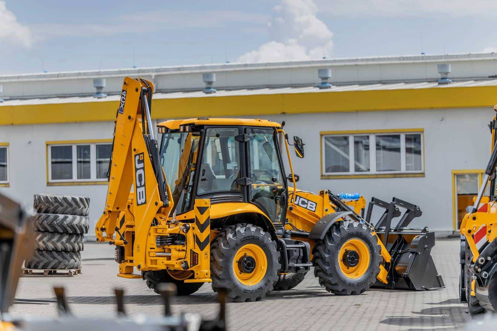 JCB 4CX — koparko-ładowarka o ponadprzeciętnych parametrach Materiał partnera