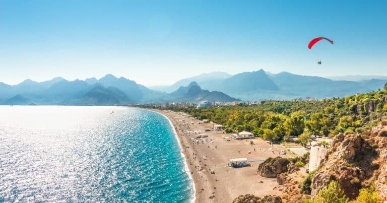 Ciepłe kierunki na wyciągnięcie ręki? Loty czarterowe z lotniska Olsztyn-Mazury