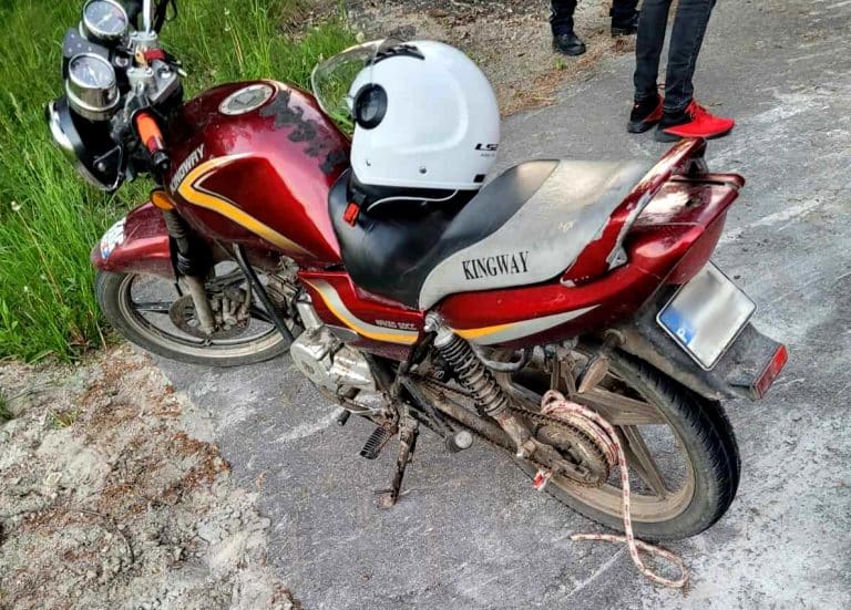 Zaplatanie w linkę holowniczą, przyczyną śmierci młodego motorowerzysty?