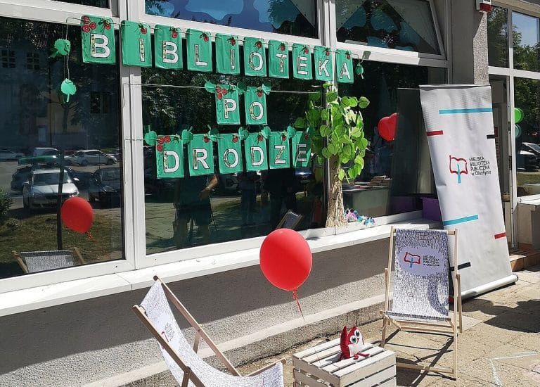 W ramach projektu &bdquo;Biblioteka po drodze&rdquo; spotkania ze znanymi pisarzami