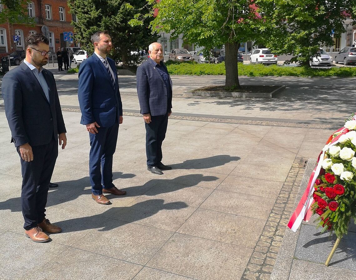 Prezydent Olsztyna w rocznicę zakończenia wojny: "Nigdy nie wolno nam zapomnieć" społeczeństwo Olsztyn, Wiadomości, zShowcase
