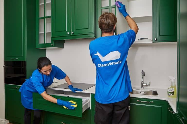 Kompleksowe sprzątanie mieszkań przez firmę zewnętrzną – na co możemy liczyć?