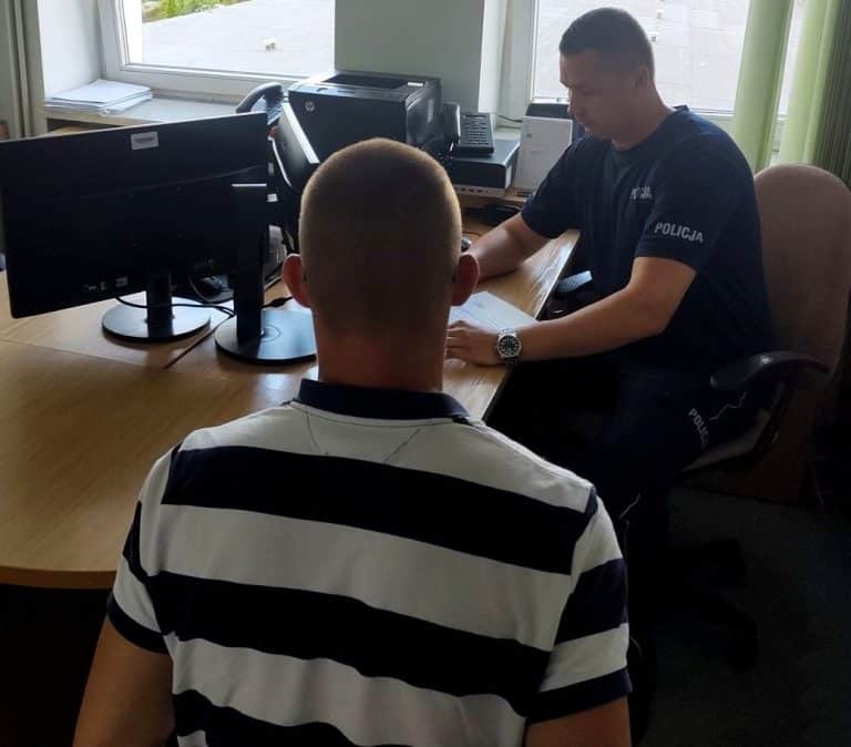 Znalazłem auto w lesie, chciałem się pochwalić – 19-latek tłumaczy się policji