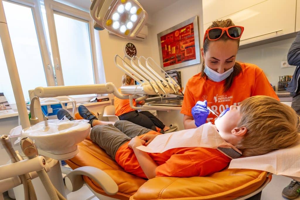 Zdrowe zęby na Dzień Dziecka. Alfa Dental i Fundacja Przyszłość dla Dzieci łączą siły zdrowie Olsztyn, Wiadomości, zShowcase