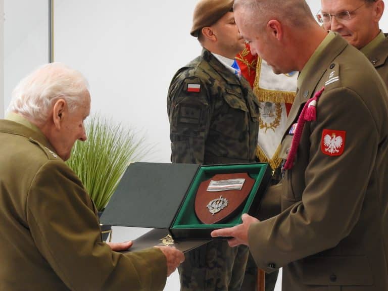 Walczył w Armii Krajowej, teraz ma ponad sto lat i niezmiennie inspiruje młodych