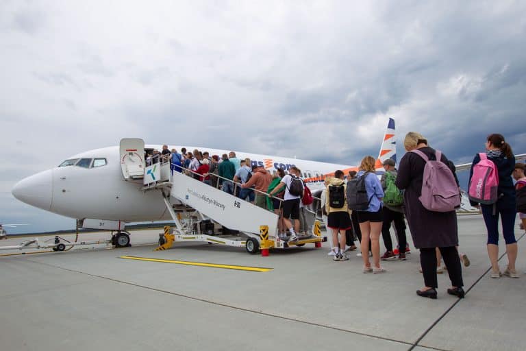 Nowe kierunki z lotniska w Szymanach. Pierwsi pasażerowie już polecieli