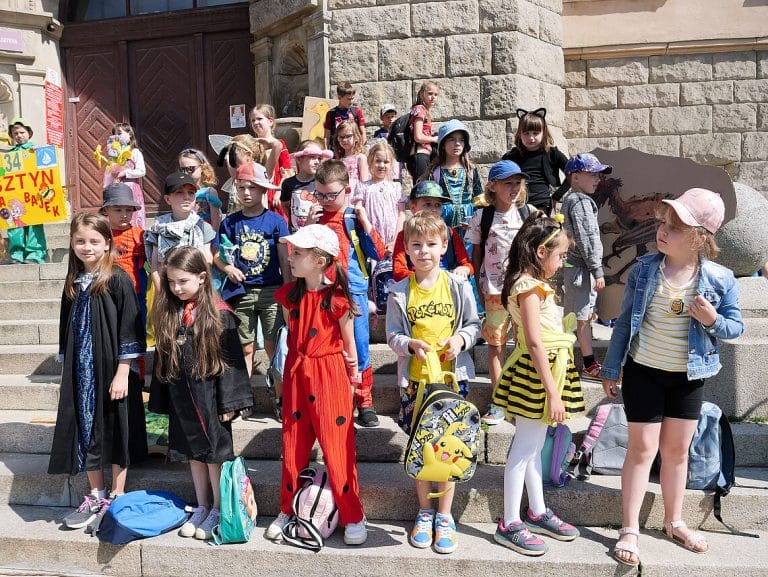 Olsztyński korow&oacute;d bajek i legend: magia XV Światowych Dni Bajki