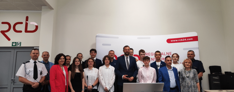 Młodzi bohaterowie, kt&oacute;rzy nieśli pomoc ofiarom wypadku na ul. Bałtyckiej