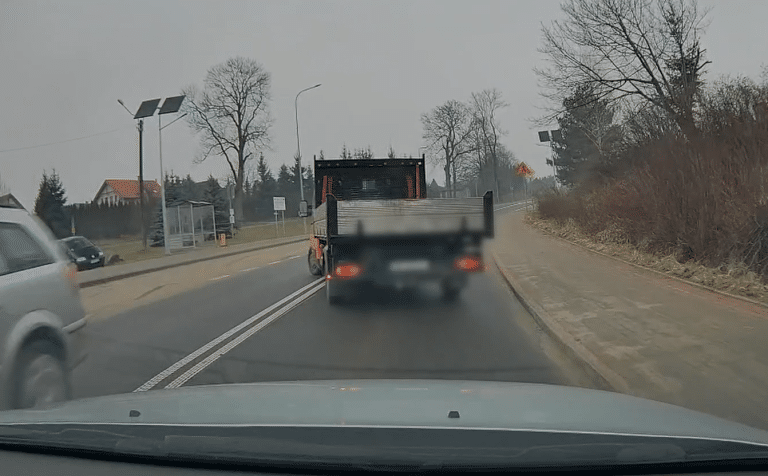 Jakie są najczęstsze przejawy agresji na drodze?