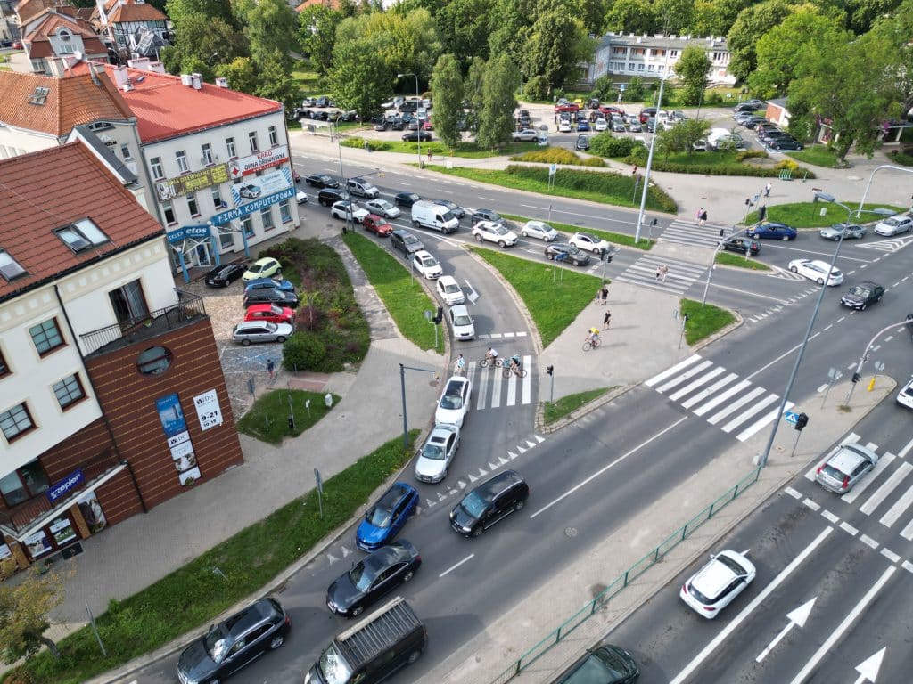 Setki kierowców w kolejce po darmowe paliwo na stacji benzynowej w Olsztynie ruch drogowy Olsztyn, Wiadomości, zShowcase