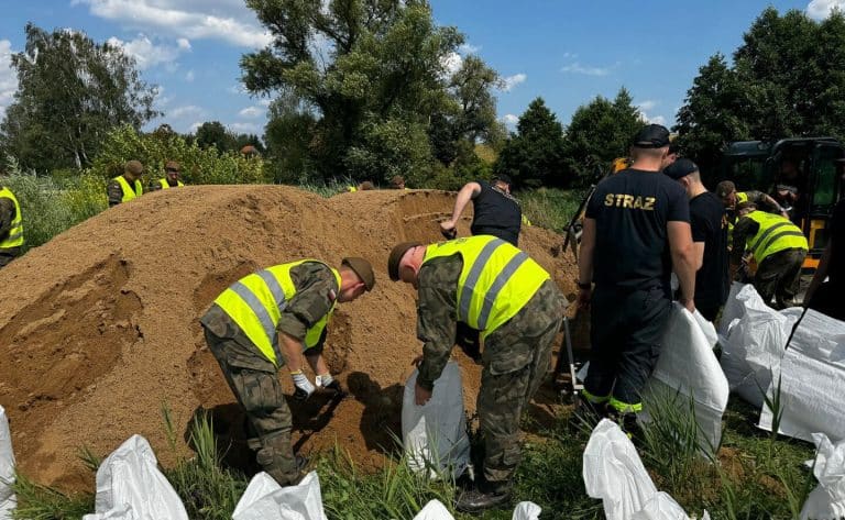 Wały przeciwpowodziowe nad Łyną blisko Olsztyna przerwane!