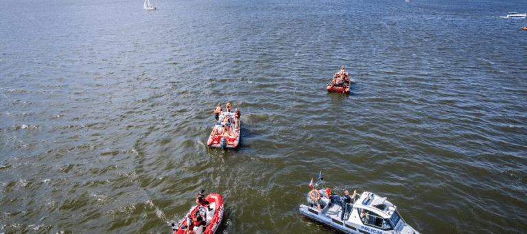 Odnaleziono ciała dwóch osób, czy to są rodzice  uratowanej 4-letniej dziewczynki?