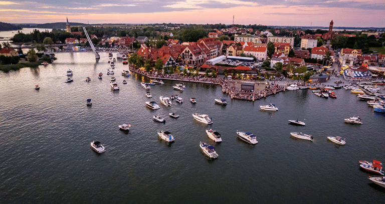 Dni Mikołajek 2024. Rybne przysmaki, parada statków i muzyczne gwiazdy. Już w ten weekend