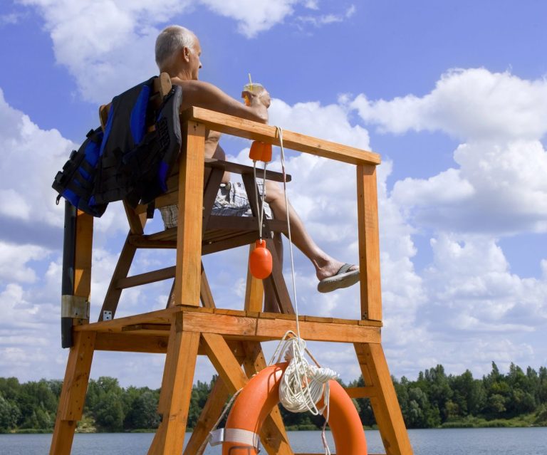 Pijany ratownik wodny czuwał nad bezpieczeństwem plażowiczów. To nie było jedno piwo!