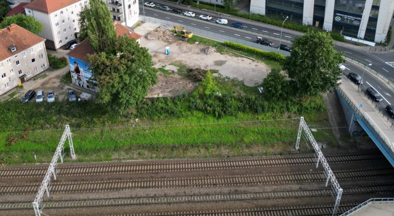 powstaje apartamentowiec przy torach