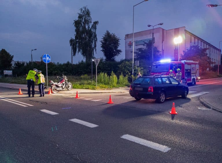 Manewr, który mógł kosztować życie motocyklisty