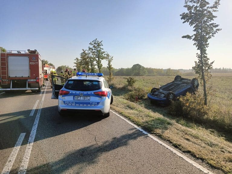 Policja apeluje o ostrożność po wypadku na DK16: jedna osoba poważnie ranna